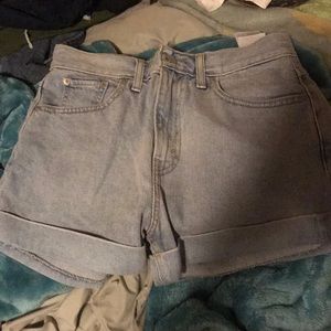 Levi’s mom shorts